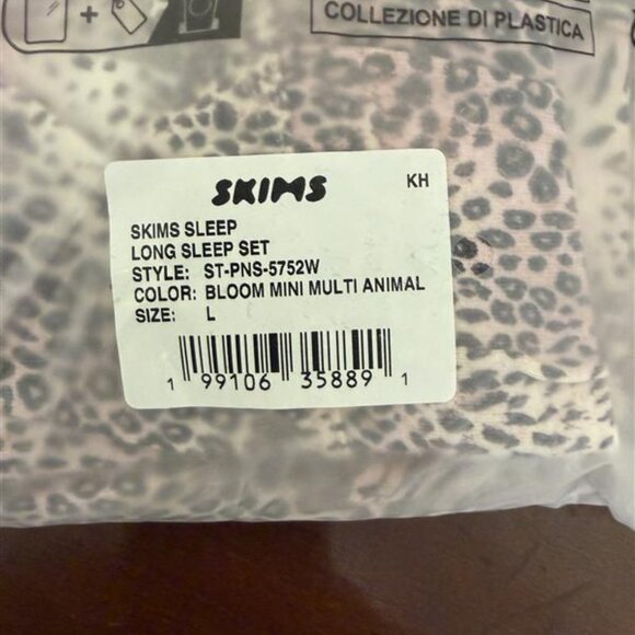 SKIMS Sleep Long Sleeve Button-Up Set – Bloom Mini Multi Animal – Size Large - Picture 2 of 6